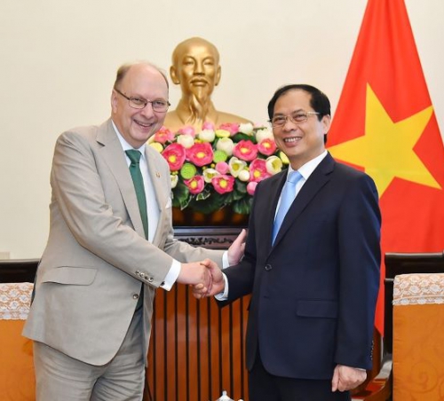 Vietnam seeks Sweden expertise in digital transformation, climate adaptation